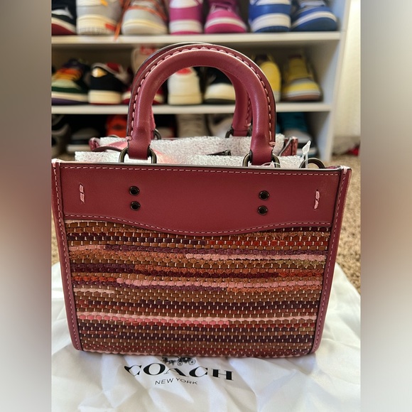 Coach 1941 Rogue 17 - Picture 2 of 11